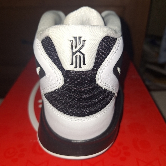 Nike Kyrie Infinty TB Promo Black/White-White High-Top Sneakers Size 10. NWT main image 4